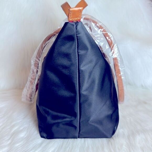 Dooney & Bourke NWT Leighton black nylon and leather satchel/ shoulder bag - Picture 4 of 11